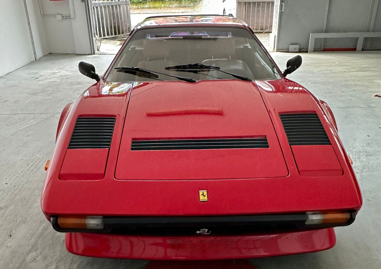 Ferrari 208 gtb turbo front 