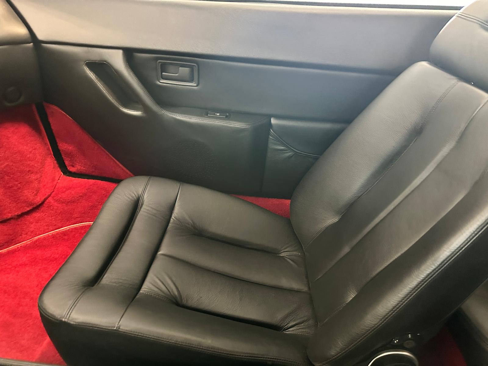 Ferrari Mondial 3.2 QV black leather seat