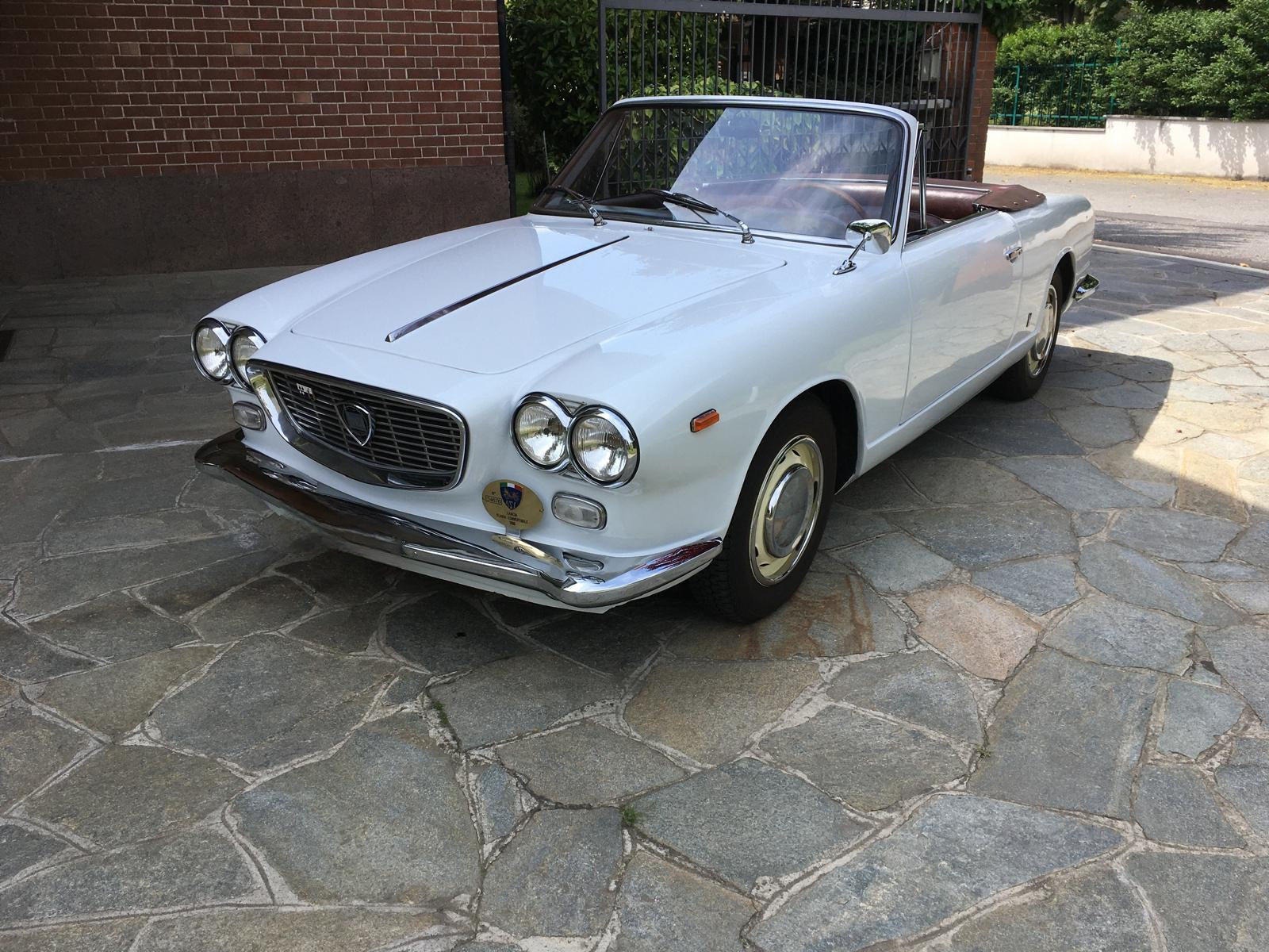 Lancia Flavia spider vignale car