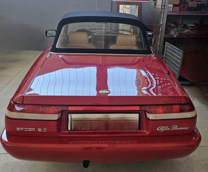 Rear view of the 1991 Alfa Romeo Spider – Elegant tail design with signature Alfa Romeo details.