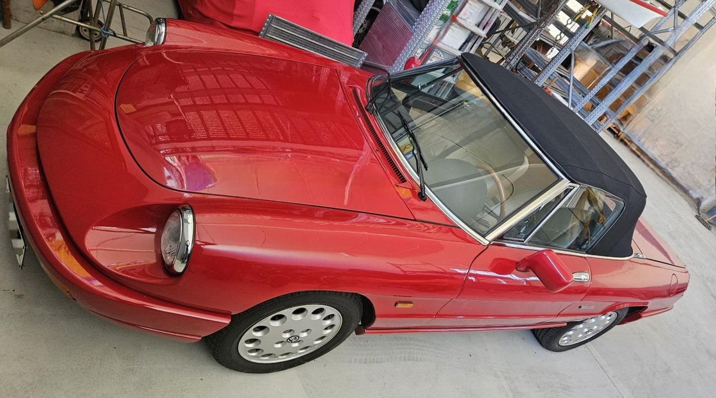 1991 Alfa Romeo Spider – Full view showcasing the timeless Italian roadster design.