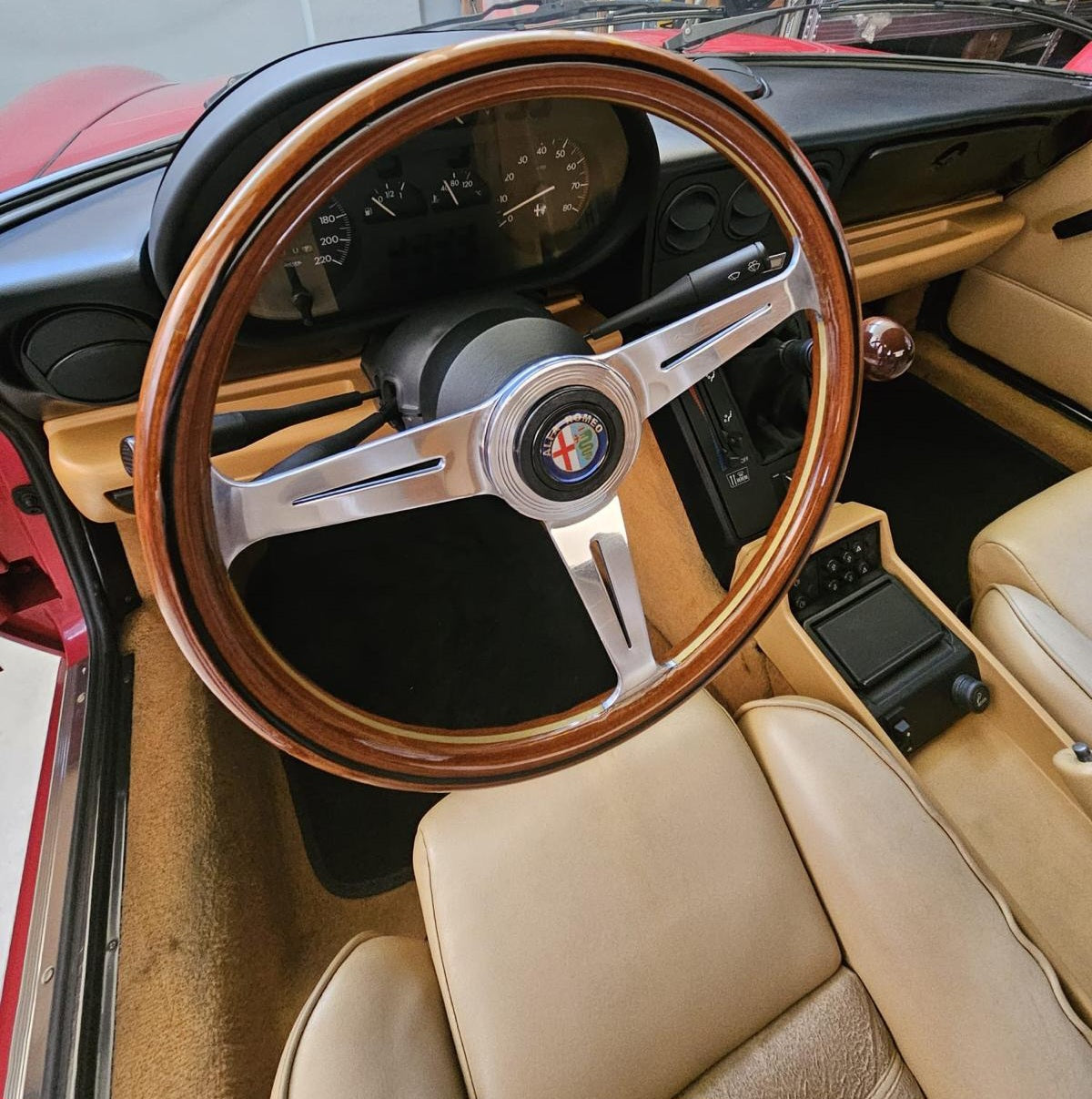 Interior of the 1991 Alfa Romeo Spider – Vintage cockpit with classic Alfa Romeo craftsmanship.