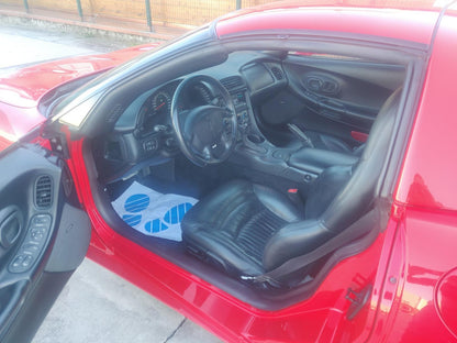 Interior of the 1998 Chevrolet Corvette C5 – Driver-focused cockpit with leather seats and modern features.