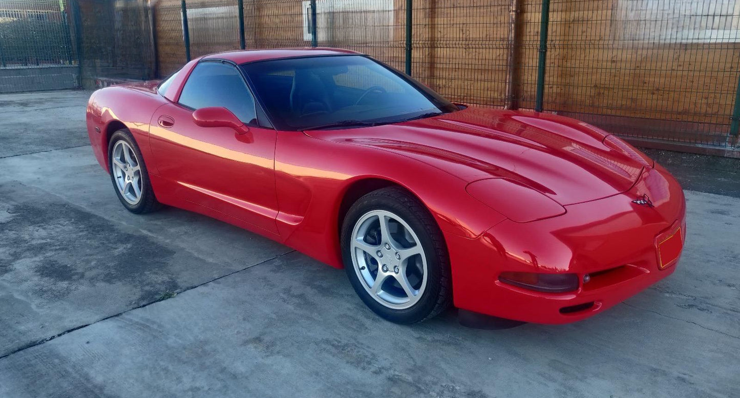 1998 Chevrolet Corvette C5 for sale – Full view showcasing the sleek American sports car design.