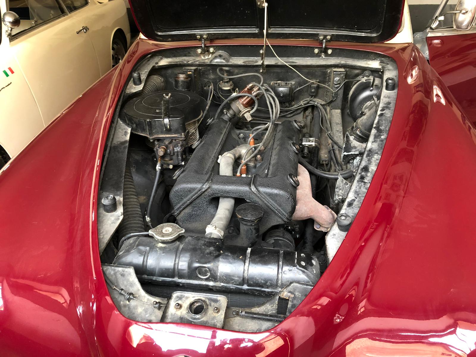 Engine bay of the 1952 Alfa Romeo 1900 – Authentic