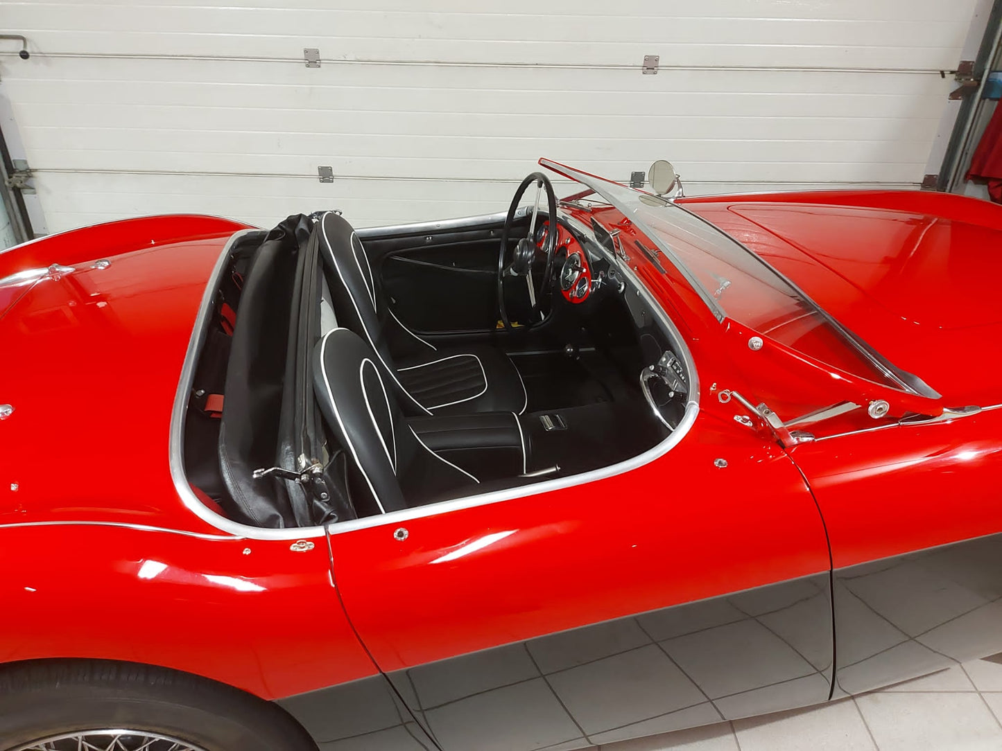 Interior of the 1954 Austin Healey 100 – Restored cockpit with vintage details and craftsmanship.