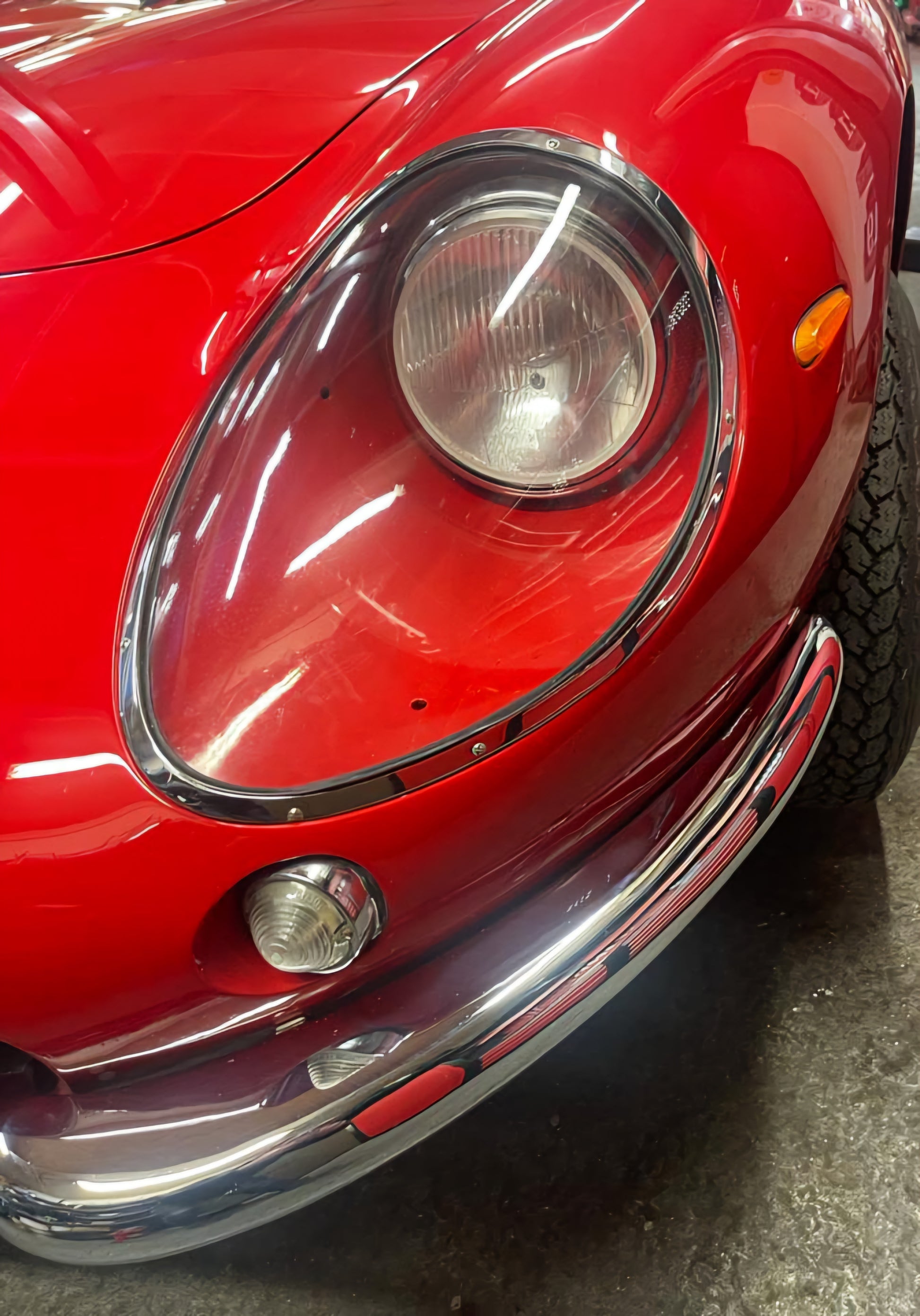 Close-up of the 1966 Ferrari 275 GTB headlight – Classic Ferrari design with vintage detailing.
