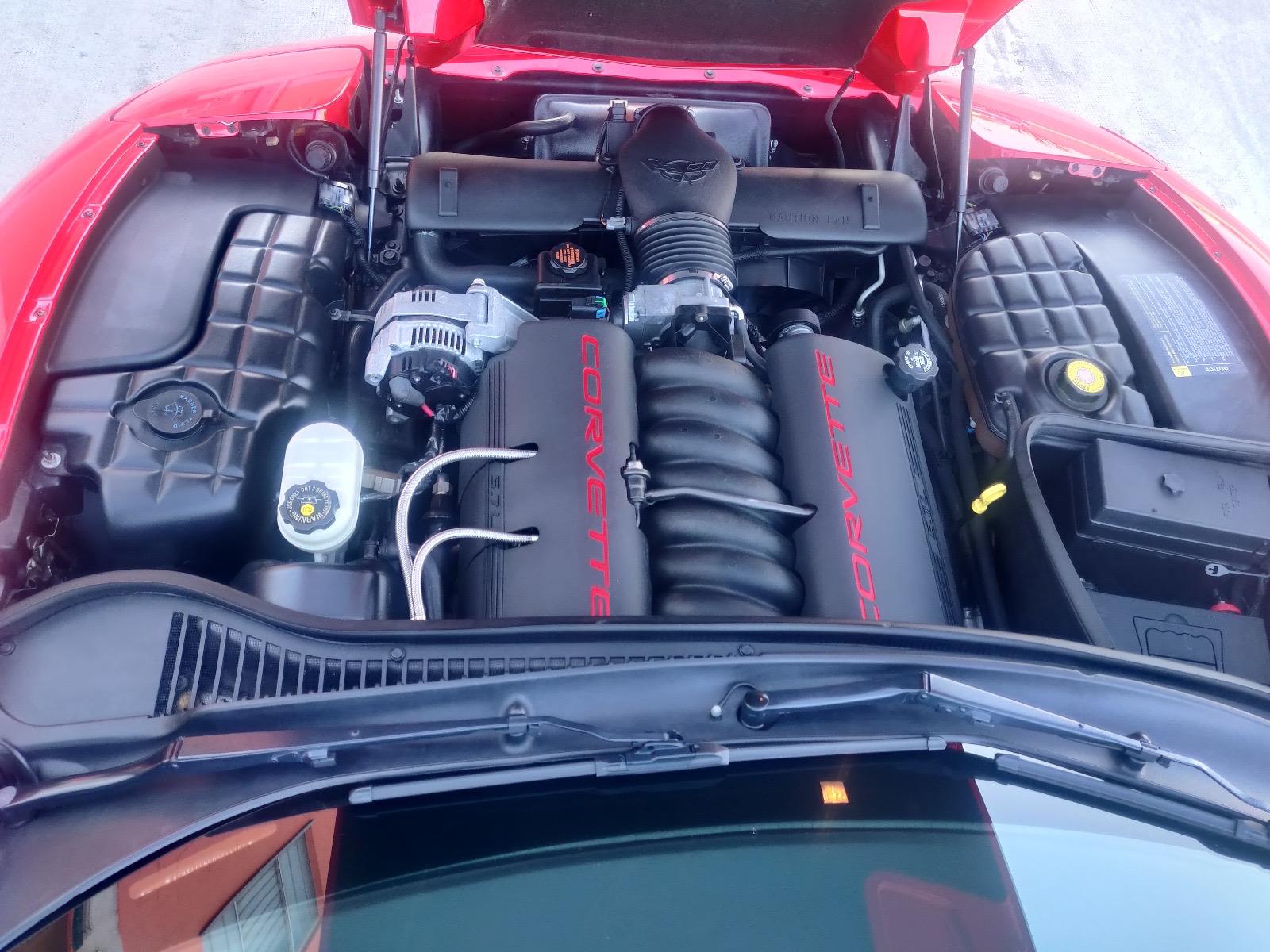 Engine bay of the 1998 Chevrolet Corvette C5 – 5.7L LS1 V8 delivering 345 hp.